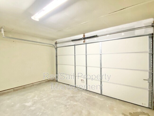 Building Photo - 709 Chatsworth Dr