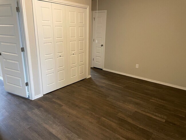 Building Photo - Get an A+ in Savings: Enjoy a $500 Move-In Credit! | 4-Bed, 2.5-Bath Home in Saint Hedwig