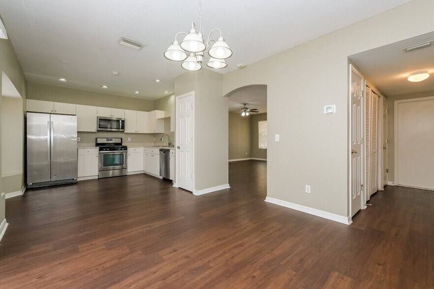 Building Photo - 3002 Summer Cruise Dr