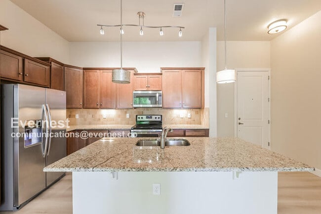 Building Photo - 305 Inverness Way S