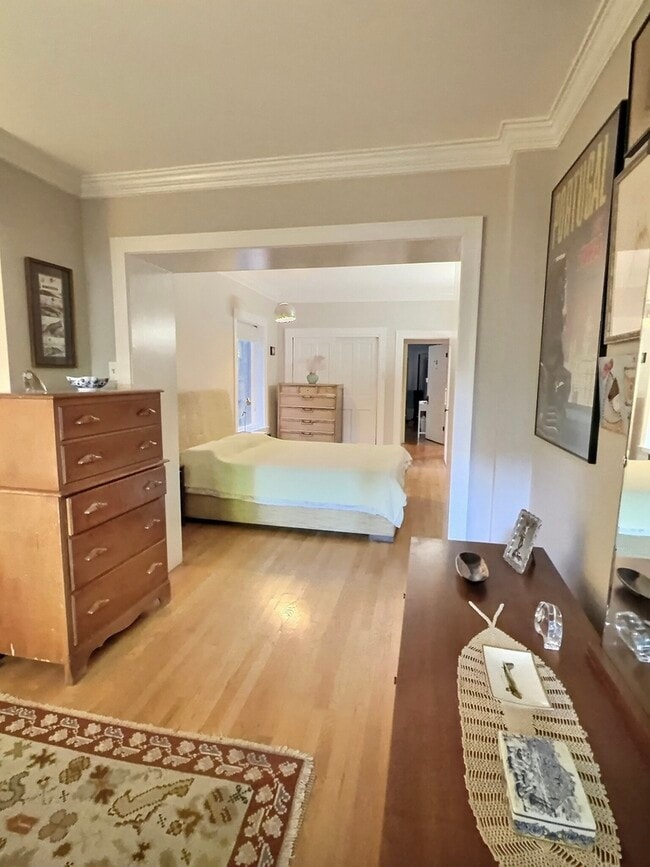 Building Photo - 2921 N Pine Grove Ave