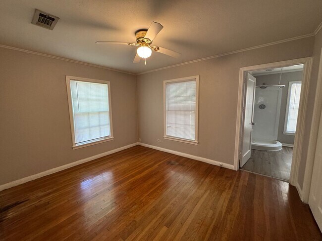 Building Photo - 3515 E Brookview Dr