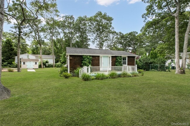 Primary Photo - 61 Squires Ave