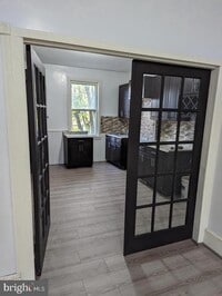 Building Photo - 327 W Race St