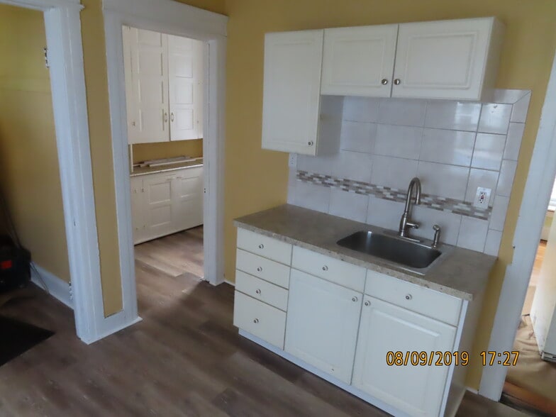 Kitchen - 920 Ackerman Ave