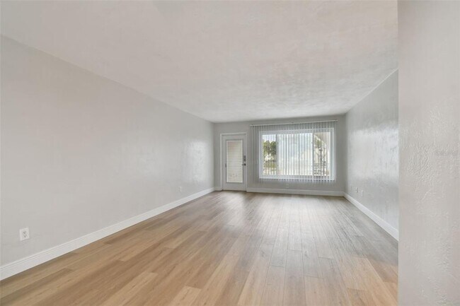 Building Photo - 2433 Brazilia Dr