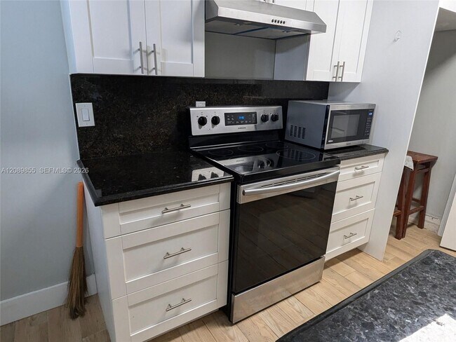 Building Photo - 9999 Summerbreeze Dr