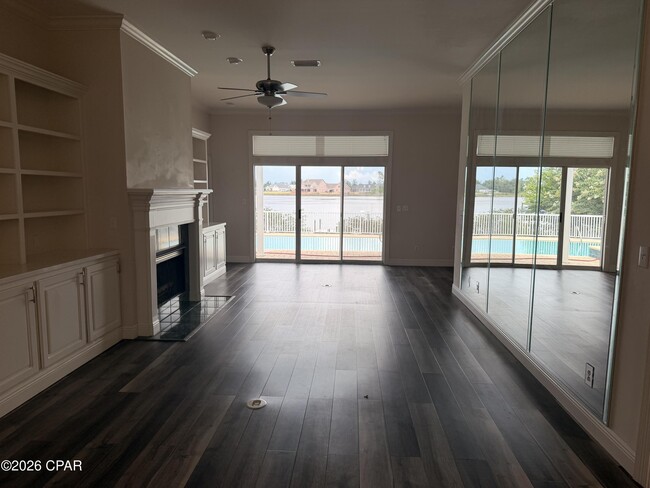 Building Photo - 2516 Country Club Dr