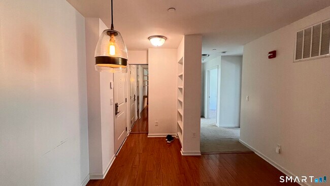 Building Photo - 26 School House Dr