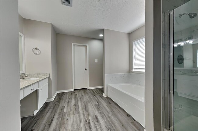 Building Photo - 8303 Holmwood Dr