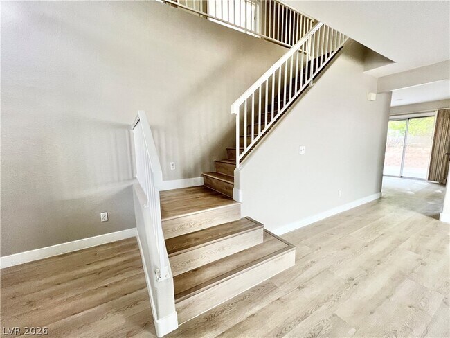 Building Photo - 1705 Encarta St