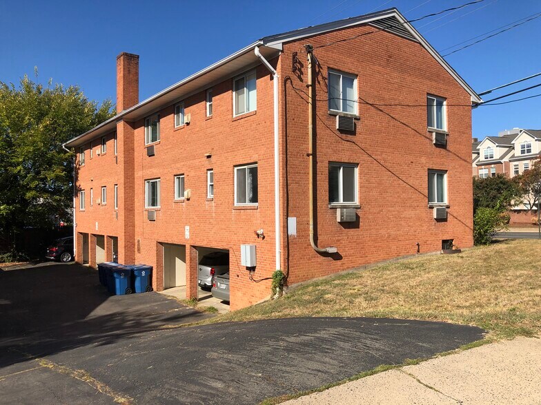 Building Photo - 2400 Lee Hwy