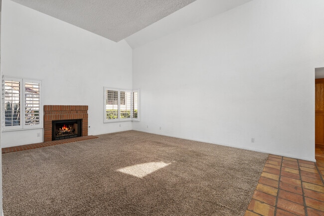 Building Photo - 73322 Shadow Mountain Dr