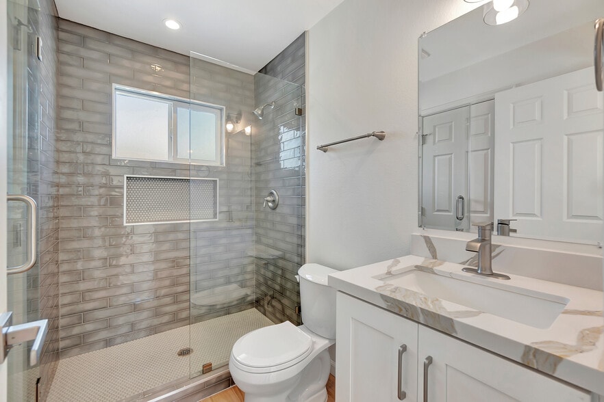 Building Photo - 1012 W Walnut St