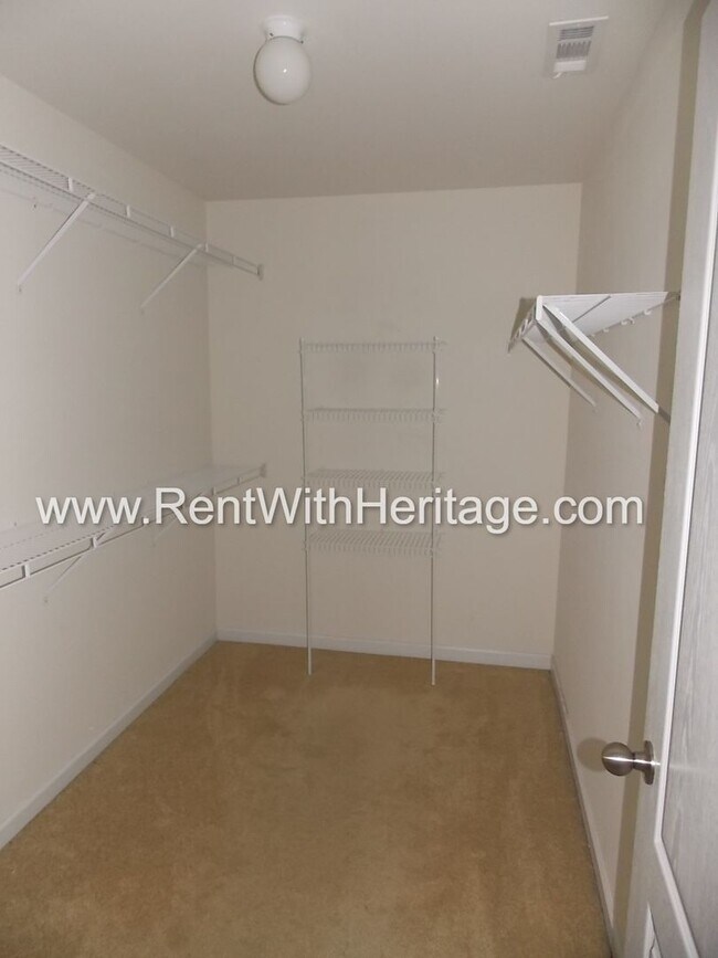 Building Photo - WOW!!...GORGEOUS!!..UPGRADES /AMAZING MASTER/ FENCED YD/ SWIM-TENNIS