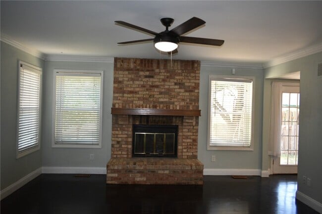 Building Photo - 16407 Westglen Farms Dr