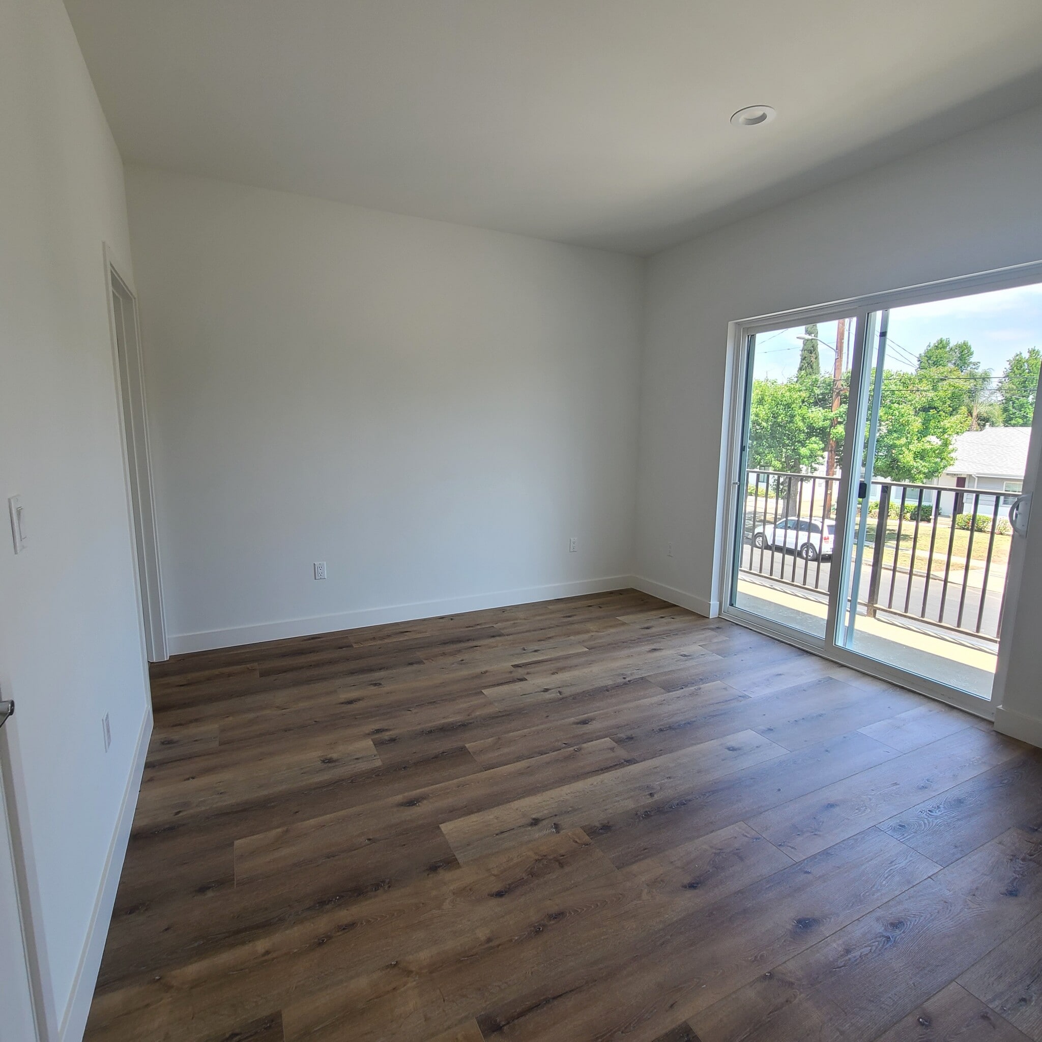Bedrooms with balconey - 13826 Bessemer St