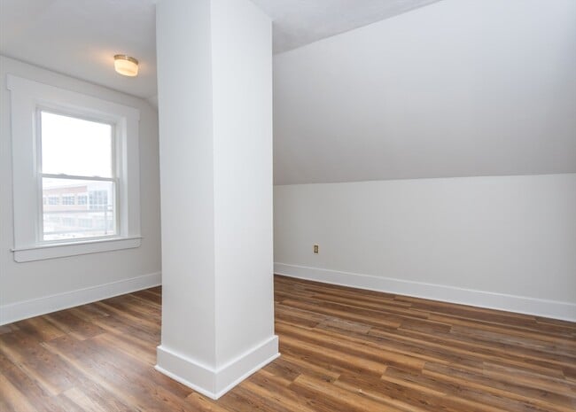 Building Photo - 10 Foundry Ave