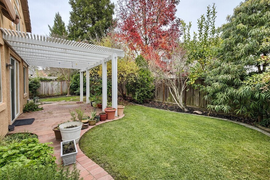 Building Photo - 632 Fisher Cir