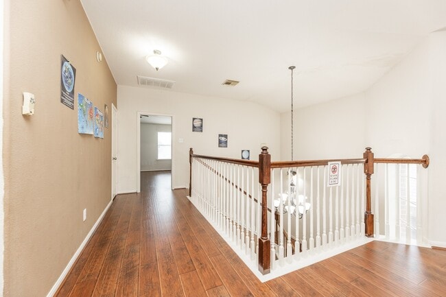 Building Photo - 6451 Applewood Forest Dr