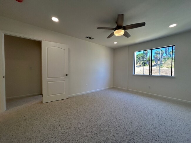 Building Photo - Spacious Newly Remodeled Townhome in Bonsa...