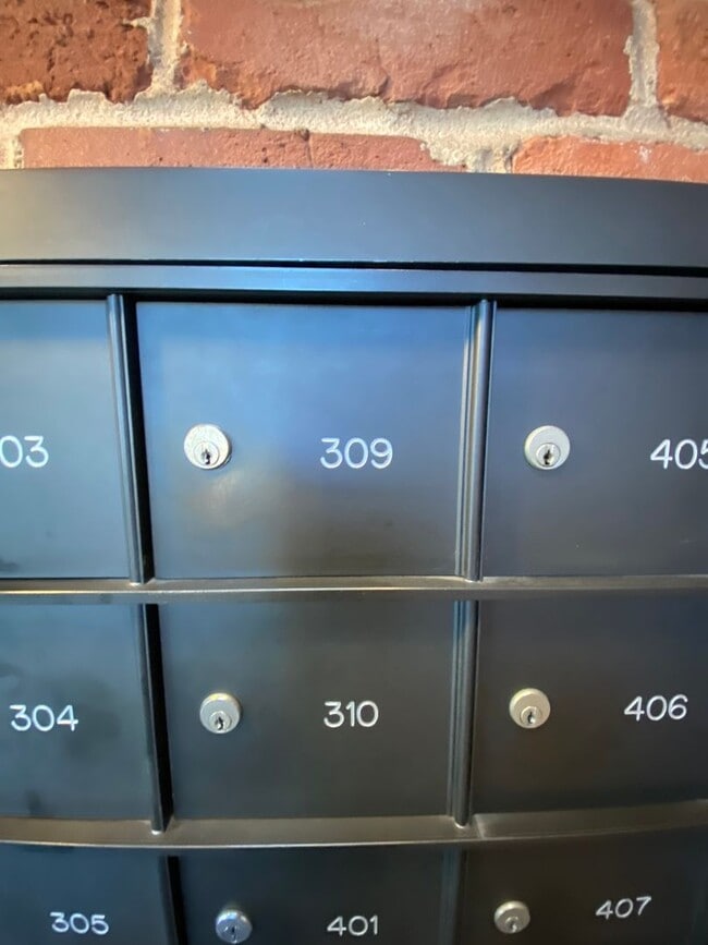 Building Photo - Stunning Fully Furnished Loft in the Heart of Norfolk