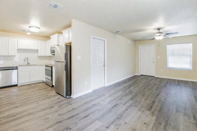 Building Photo - AVAILABLE NOW ; APPLY TODAY ON OUR WEBSITE; 1 MONTH FREE