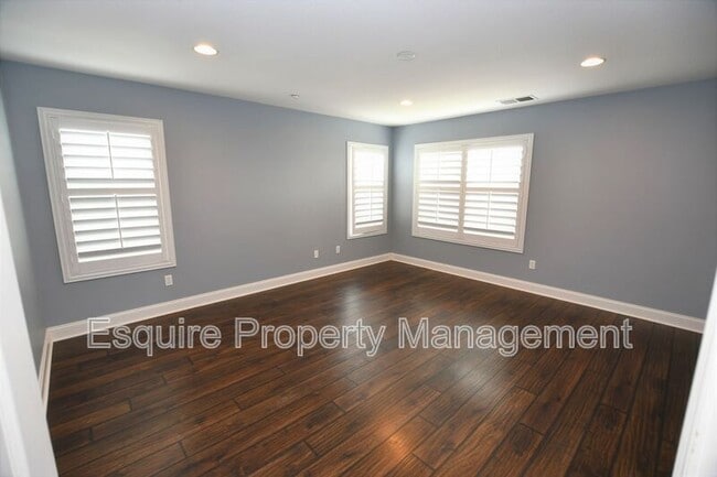 Building Photo - 621 Riviera Ct