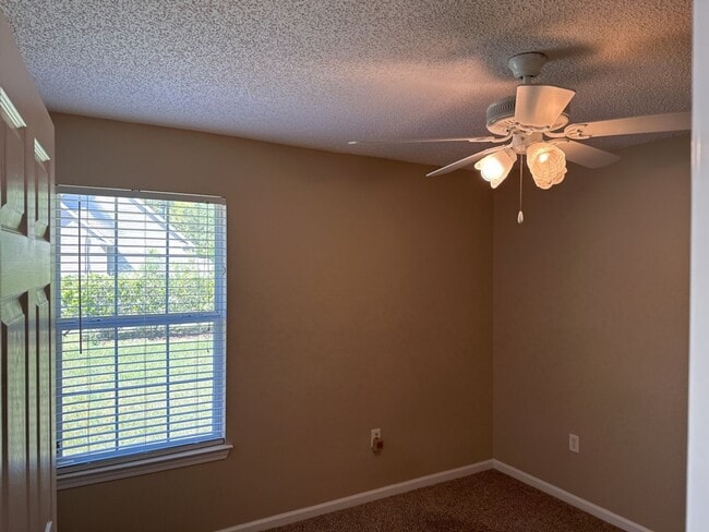 Building Photo - 567 Laurel Hill Cir