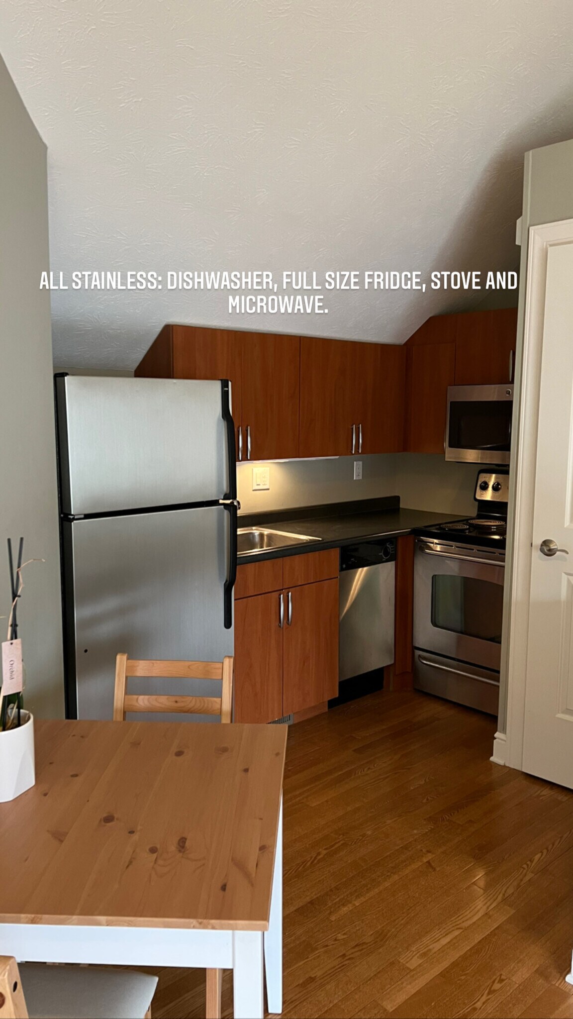 Building Photo - 1416 Fairstead Ln