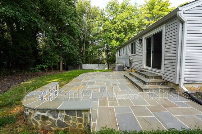 Building Photo - 5901 Beech Tree Dr