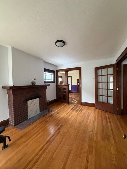 Building Photo - 612 Cherry St