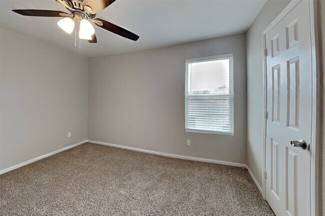 Building Photo - 15214 Taos Creek Ct
