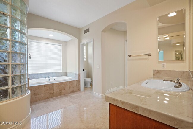 Building Photo - 6077 Mandeville Pl