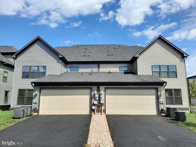 Building Photo - 22427 Philanthropic Dr