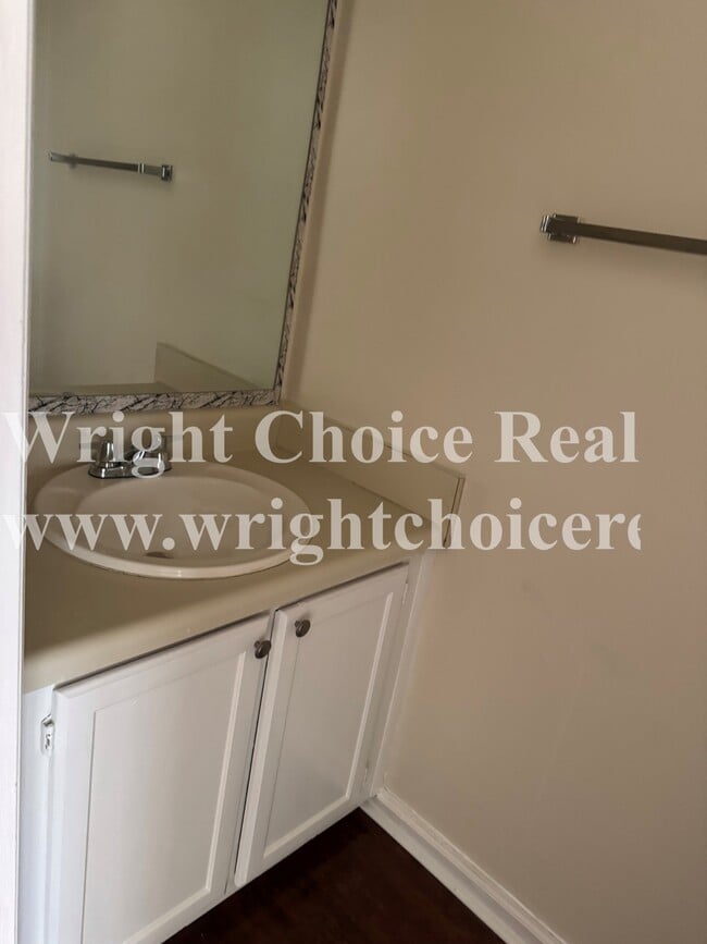 Building Photo - 2256 Wellington Cir