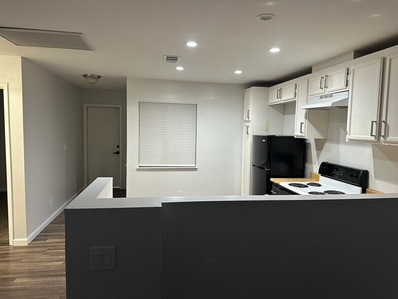 Building Photo - 7135 Shadow Crest Dr