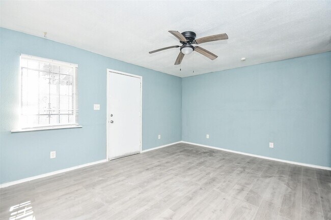 Building Photo - 8321 Homewood Ln