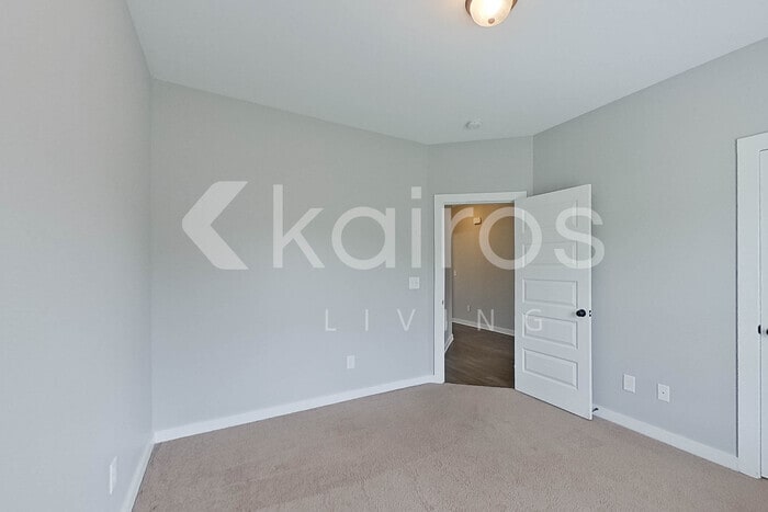 Building Photo - 134 White Oak Cir