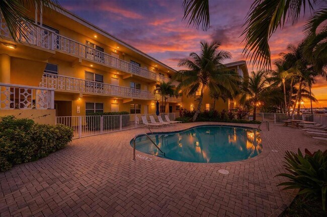 Building Photo - 815 Middle River Dr