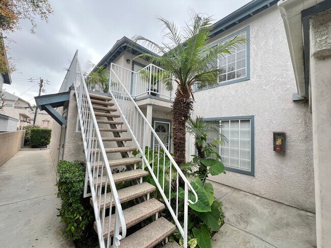 Building Photo - 10632 Oak St