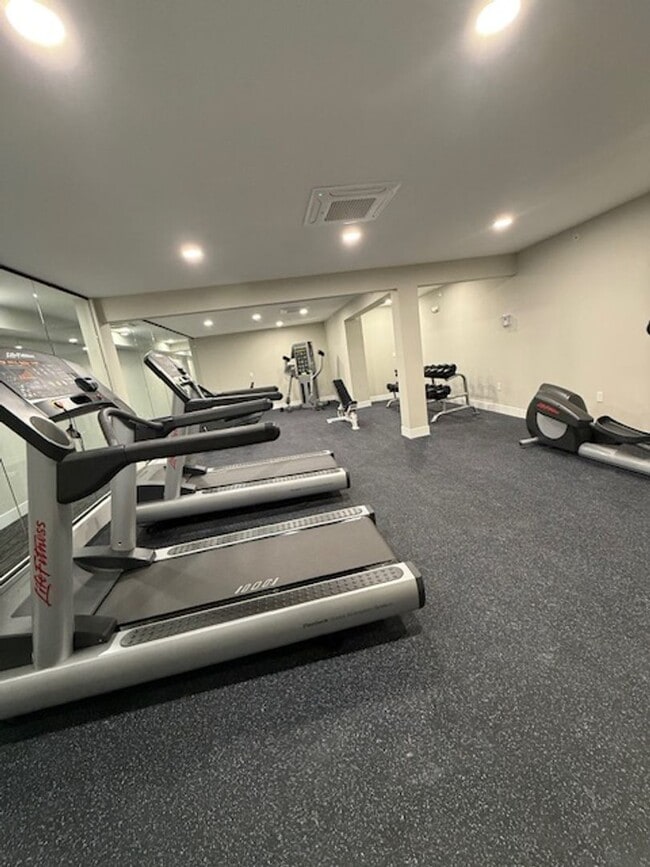 Building Photo - 1910 Springfield Rd