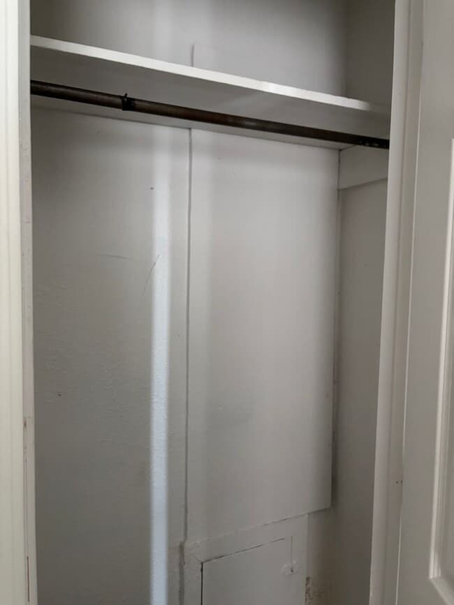 Building Photo - “Move-In Ready 2-Bedroom with Expansive Yard”