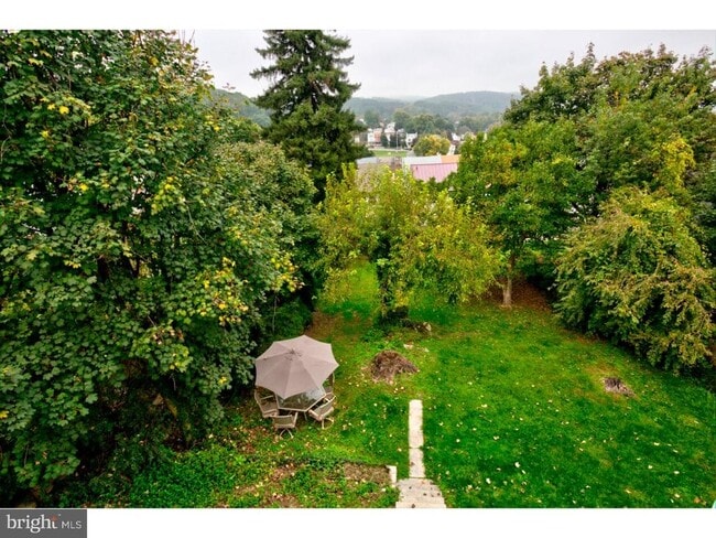 Building Photo - 2423 Fairview Ave