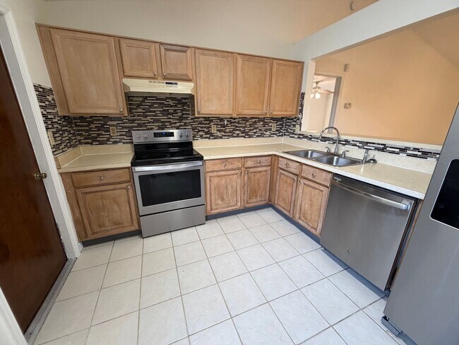 Building Photo - 608 Antelope Ln