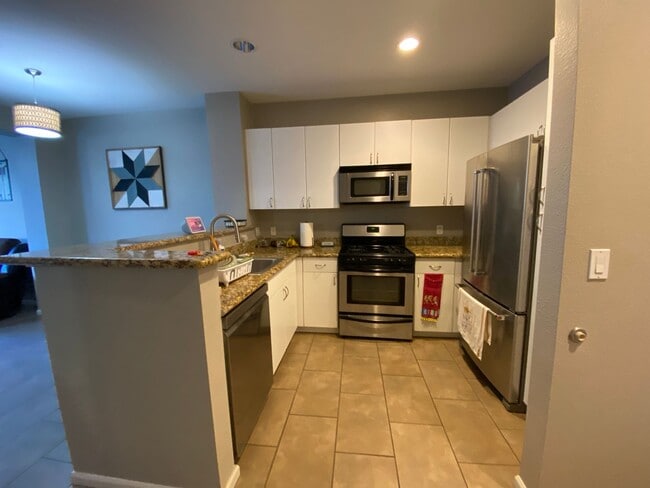 Building Photo - Anaheim Stadium Lofts - 1 Bedroom
