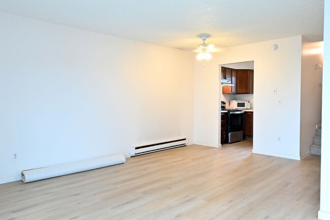 Building Photo - 2 bed 1 Bath townhouse