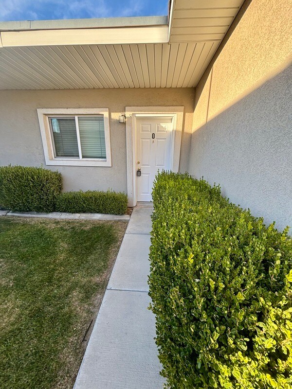 Building Photo - 1643 S State St