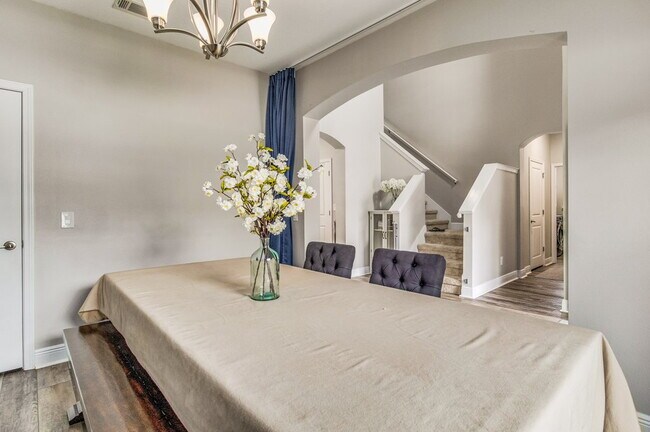 Building Photo - Bright and beautiful home in Windward Cove...