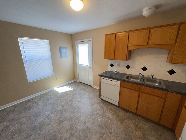Building Photo - 2814 Cantabrian Dr